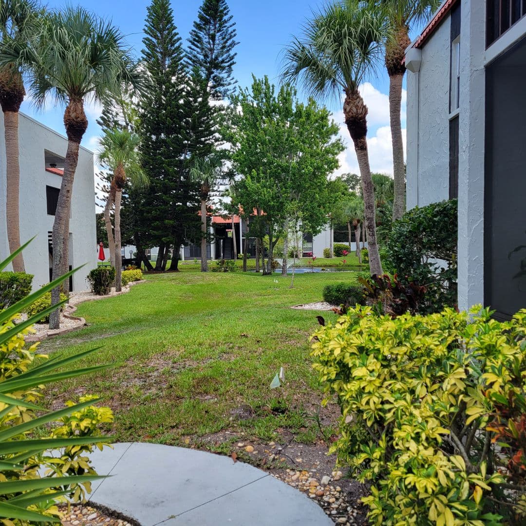 Sarasota House: 3275 Beneva Rd #104