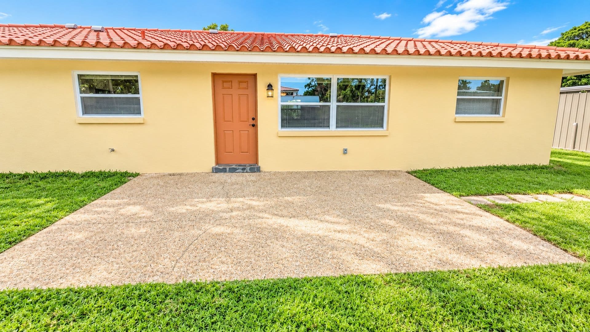 Sarasota House: 6219 Hollywood Blvd.