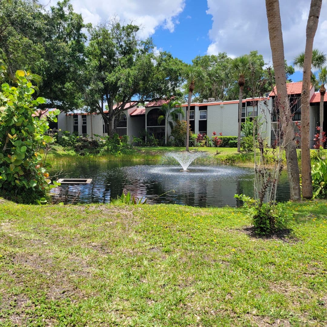 Sarasota House: 3275 Beneva Rd #104