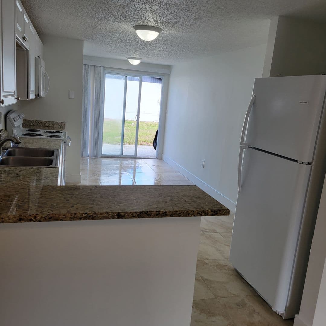 Bradenton House: 4314 78th St. W