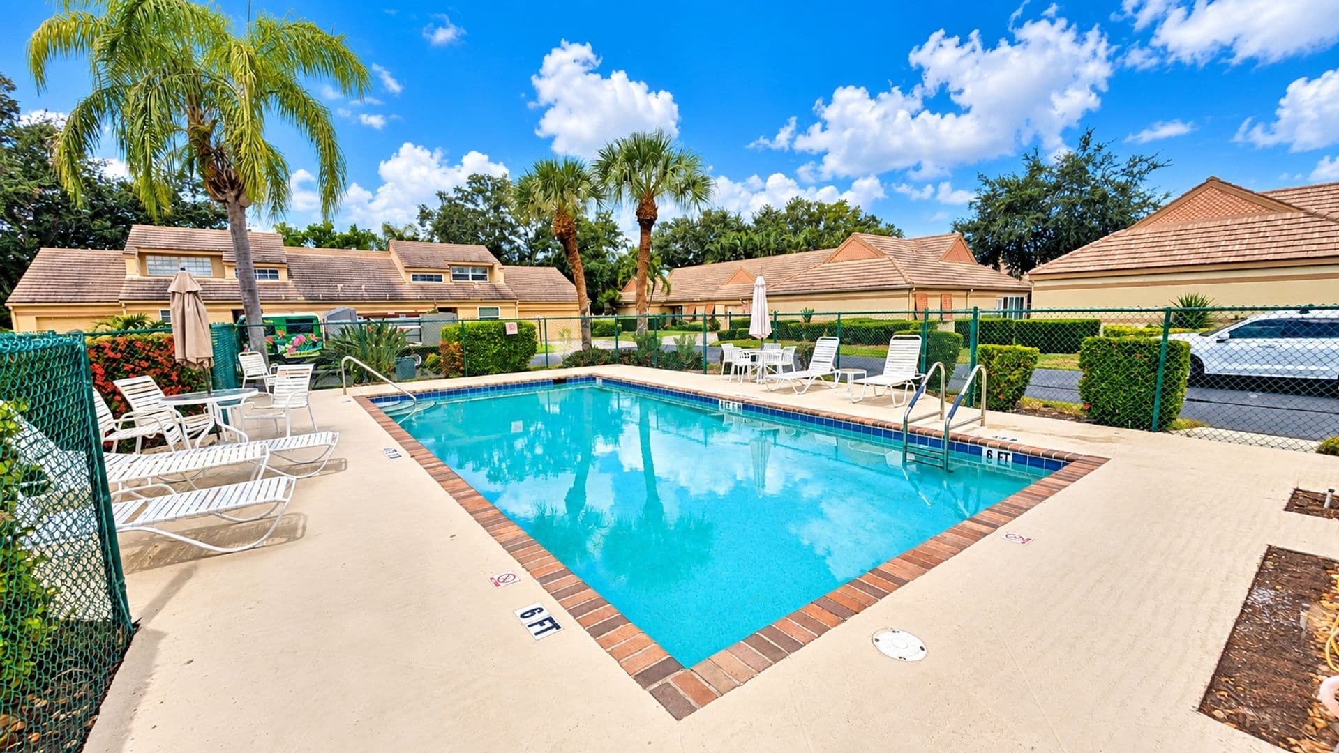 Bradenton House: 3520 57th Ave. Cir. W., Unit 10