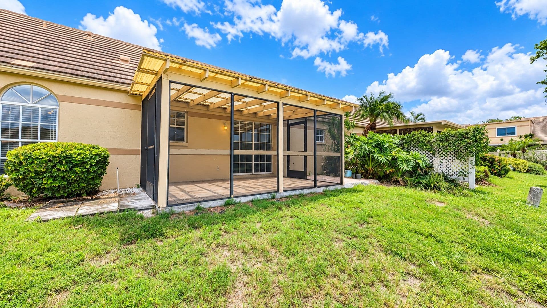 Bradenton House: 3520 57th Ave. Cir. W., Unit 10