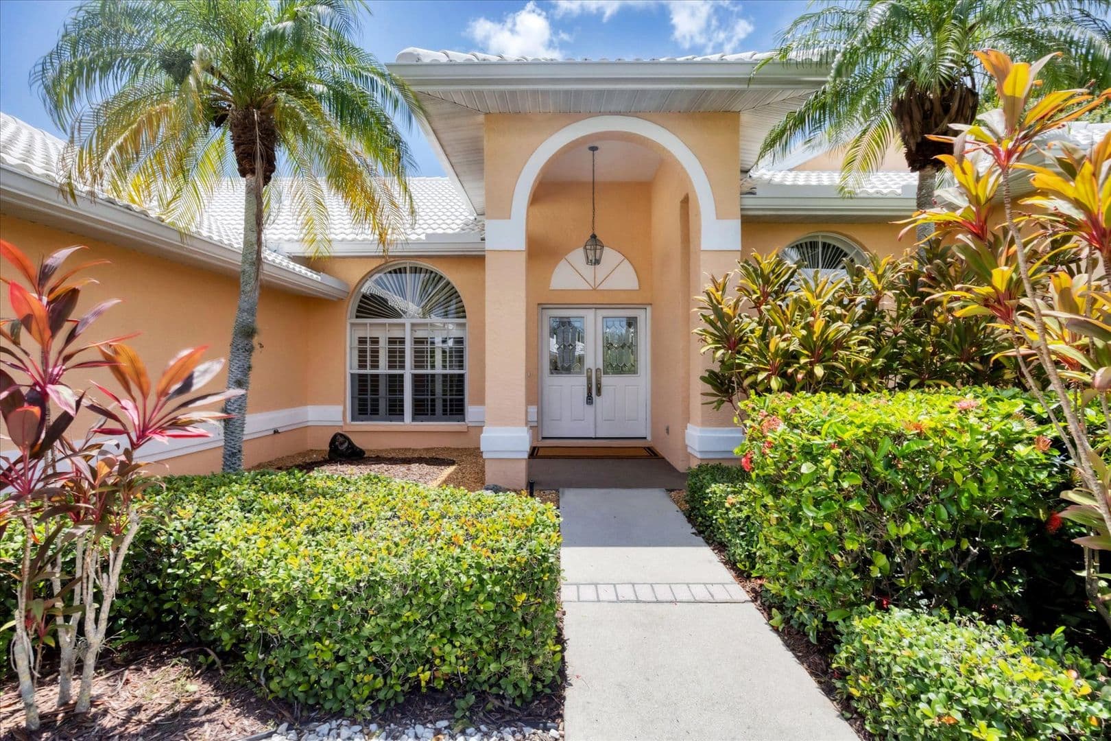 Sarasota House: 6392 Woodbirch Place