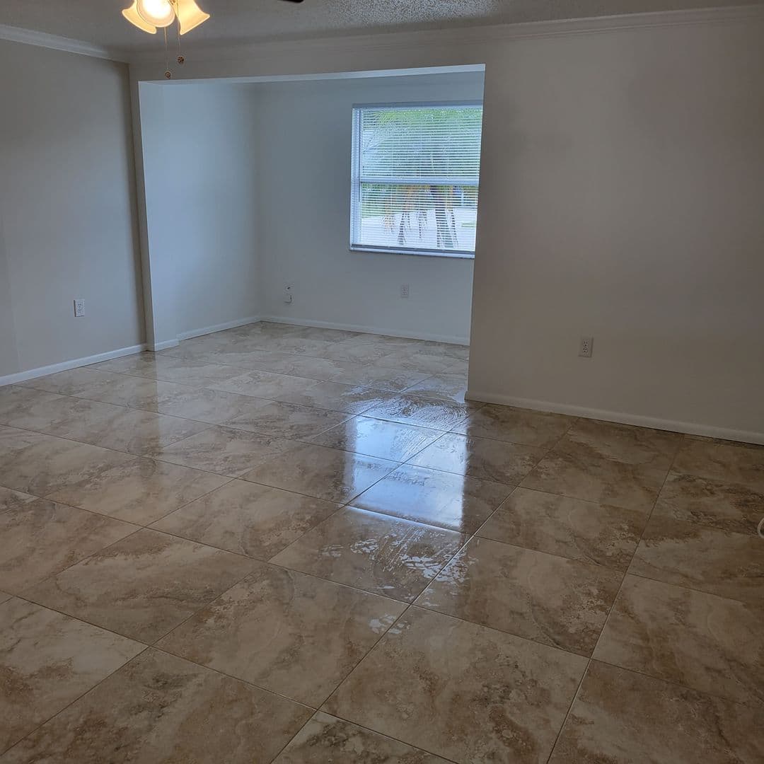 Bradenton House: 4314 78th St. W