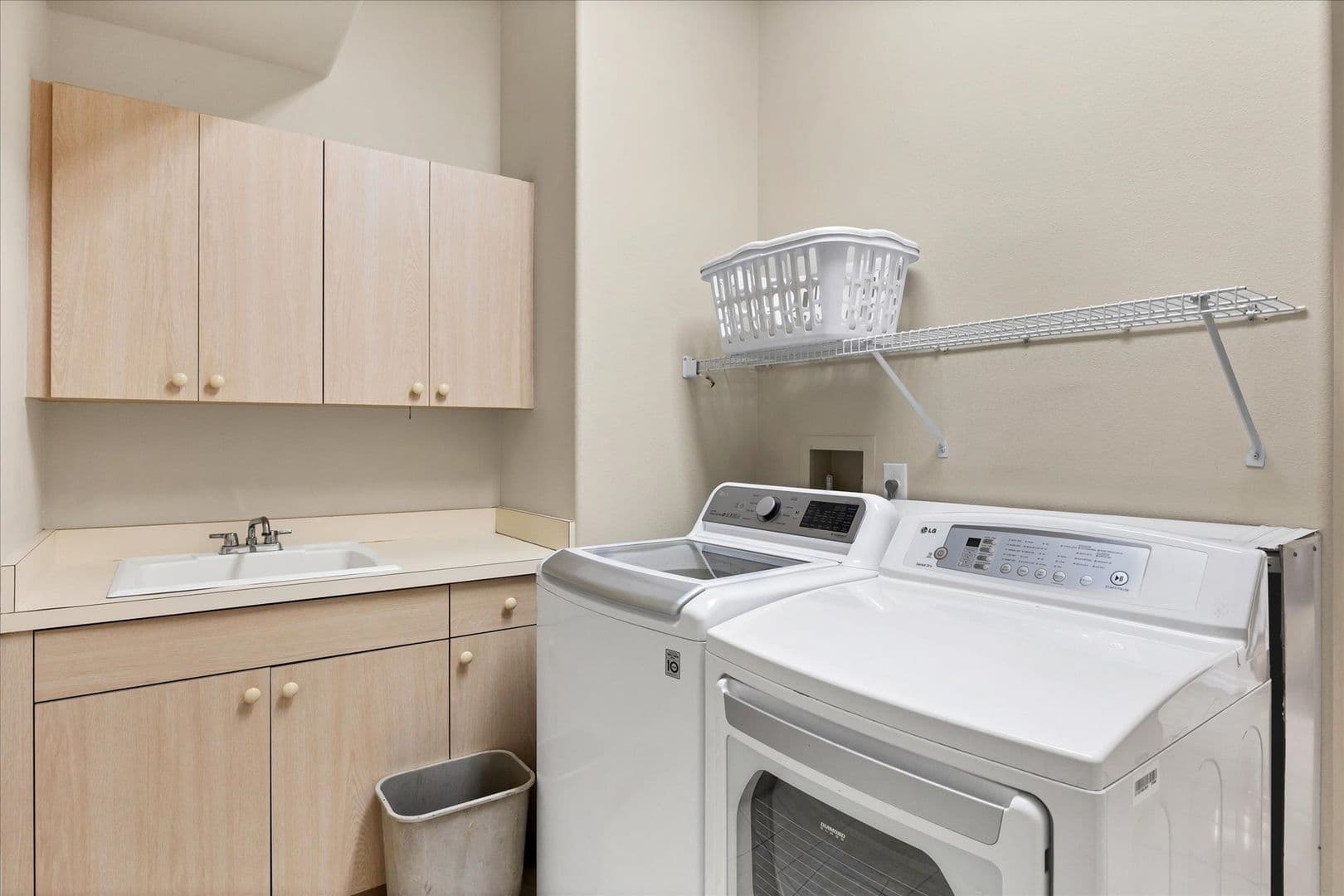 Sarasota House: 6392 Woodbirch Place