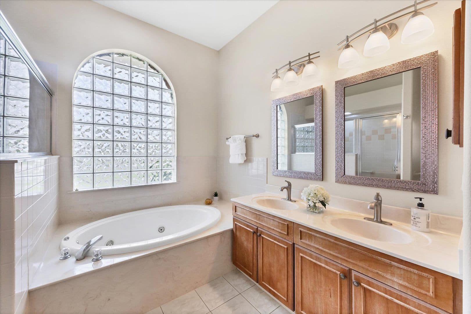 Sarasota House: 6392 Woodbirch Place