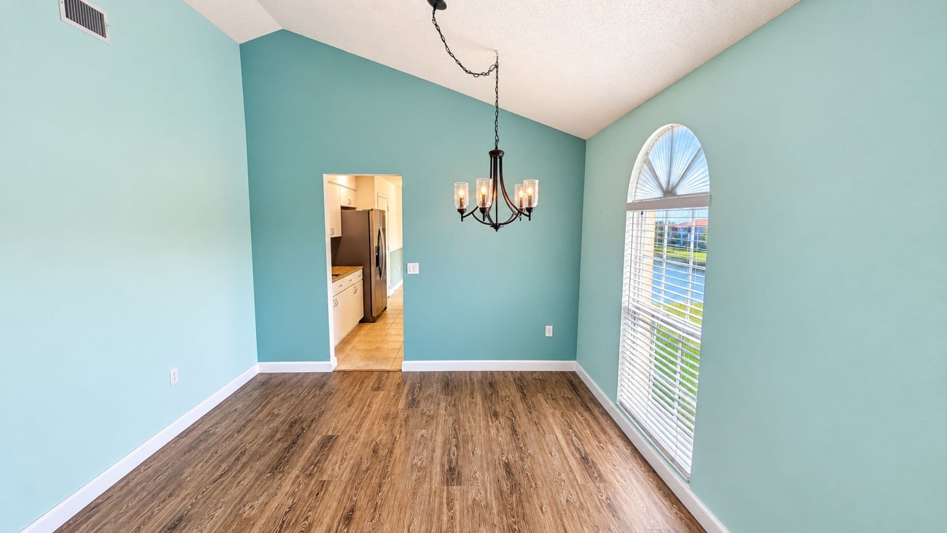 Bradenton House: 3520 57th Ave. Cir. W., Unit 10