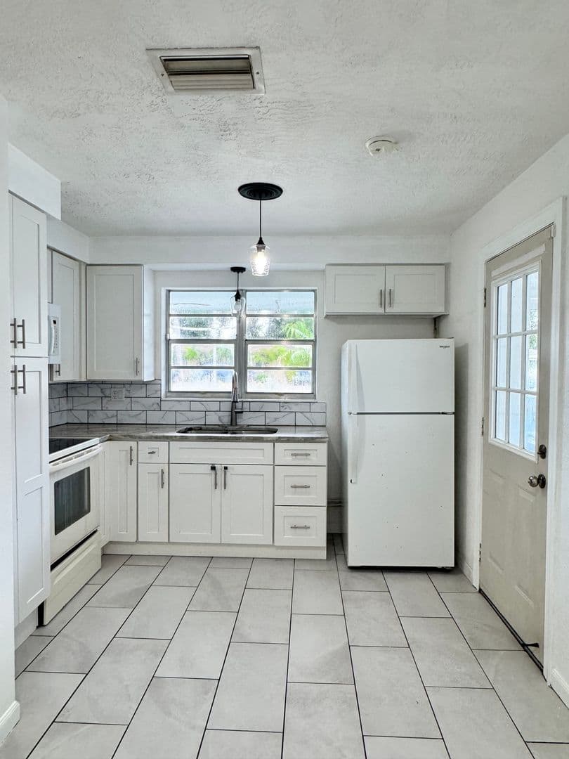 Sarasota House: 3439 McIntosh Rd.