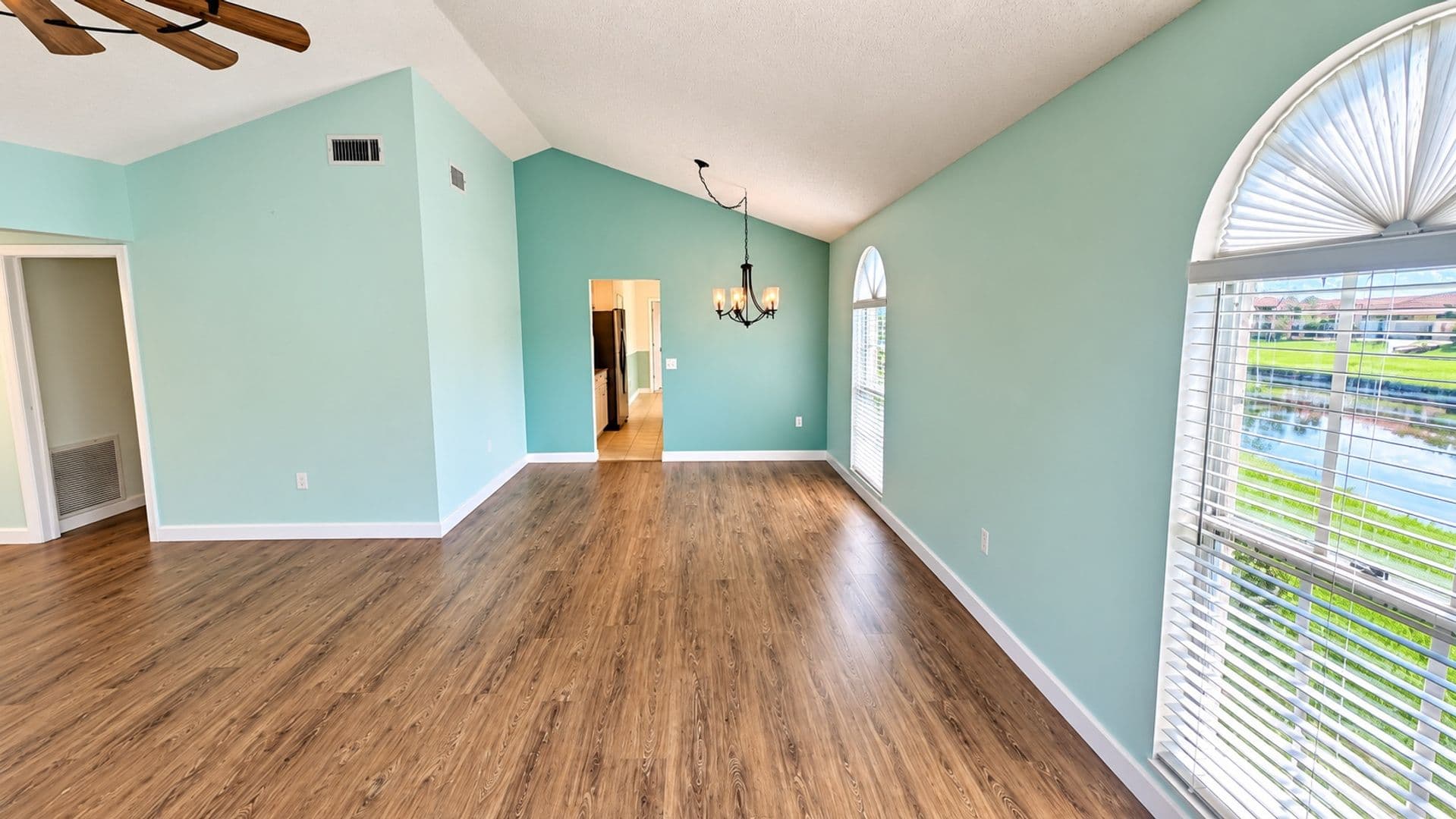 Bradenton House: 3520 57th Ave. Cir. W., Unit 10