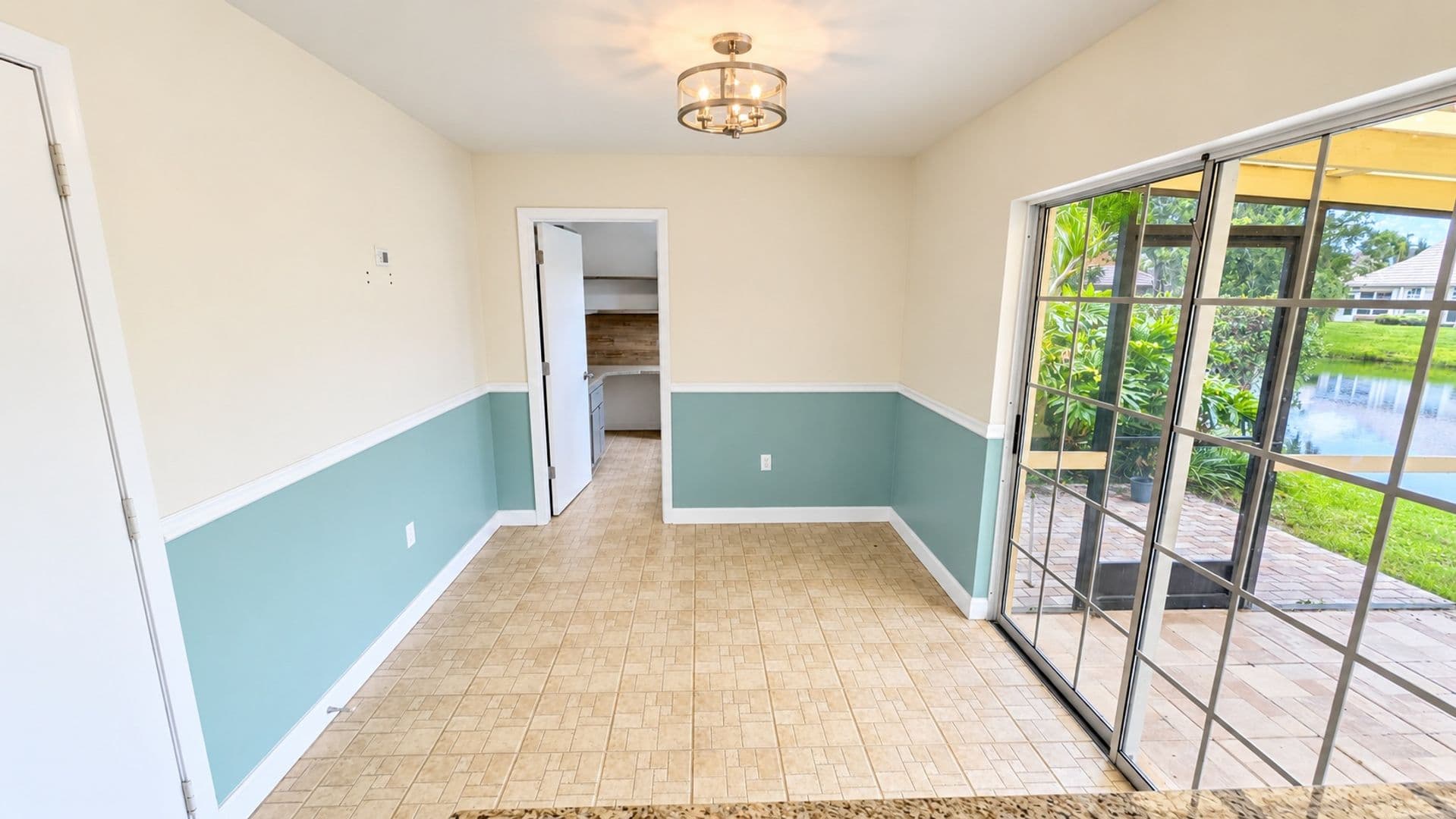 Bradenton House: 3520 57th Ave. Cir. W., Unit 10