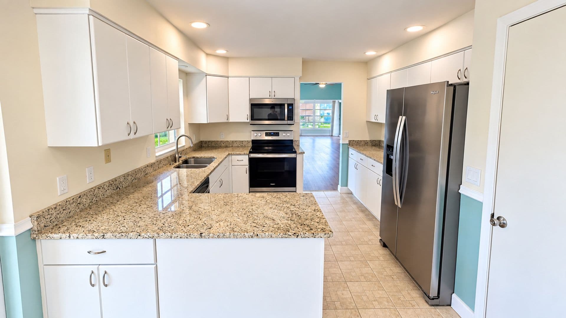 Bradenton House: 3520 57th Ave. Cir. W., Unit 10
