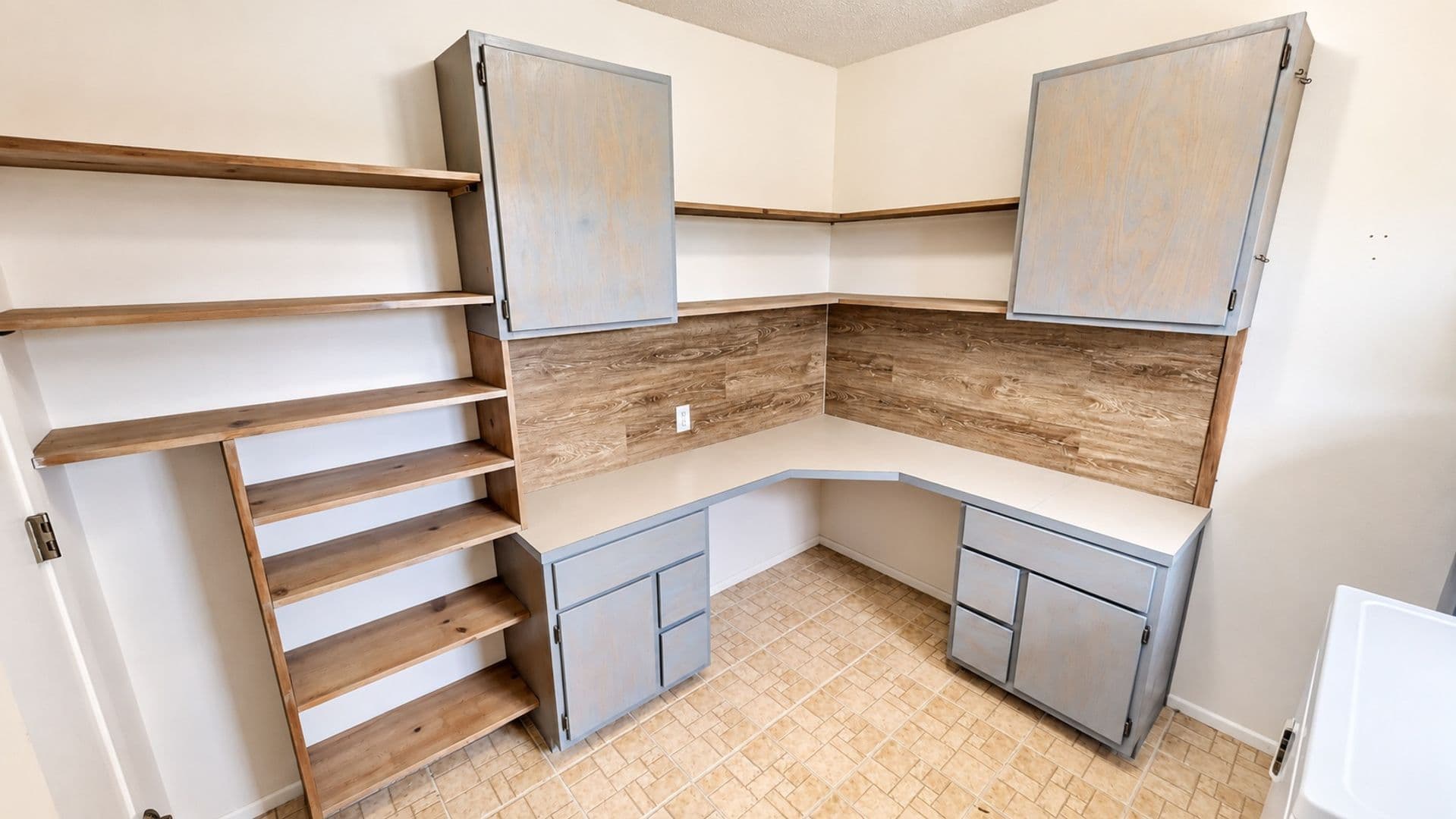 Bradenton House: 3520 57th Ave. Cir. W., Unit 10