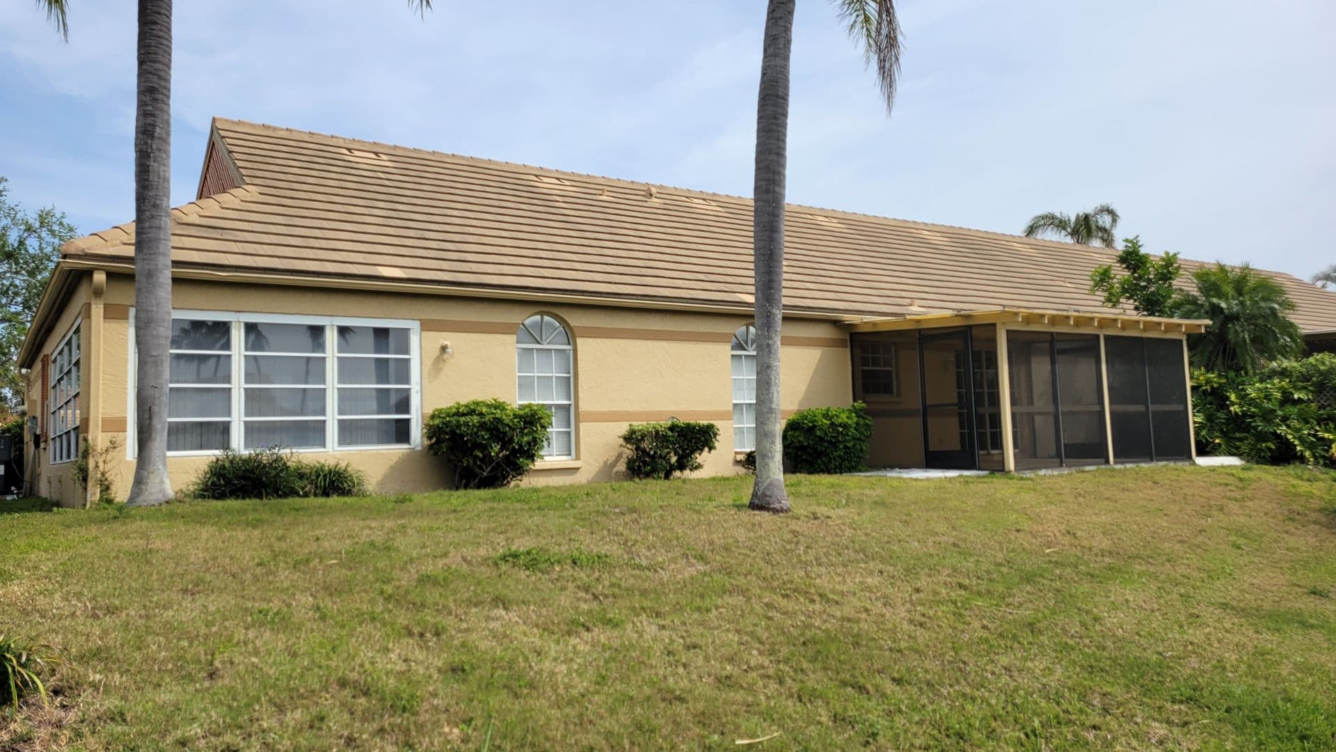 Bradenton House: 3520 57th Ave. Cir. W., Unit 10