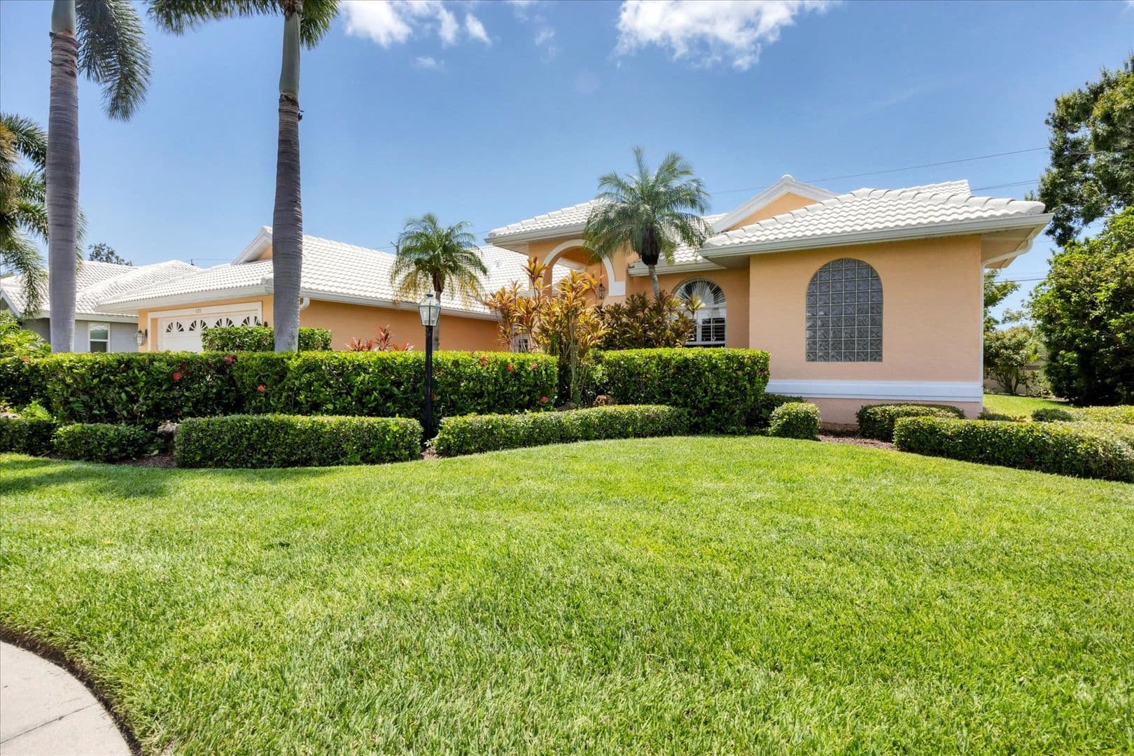 Sarasota House: 6392 Woodbirch Place
