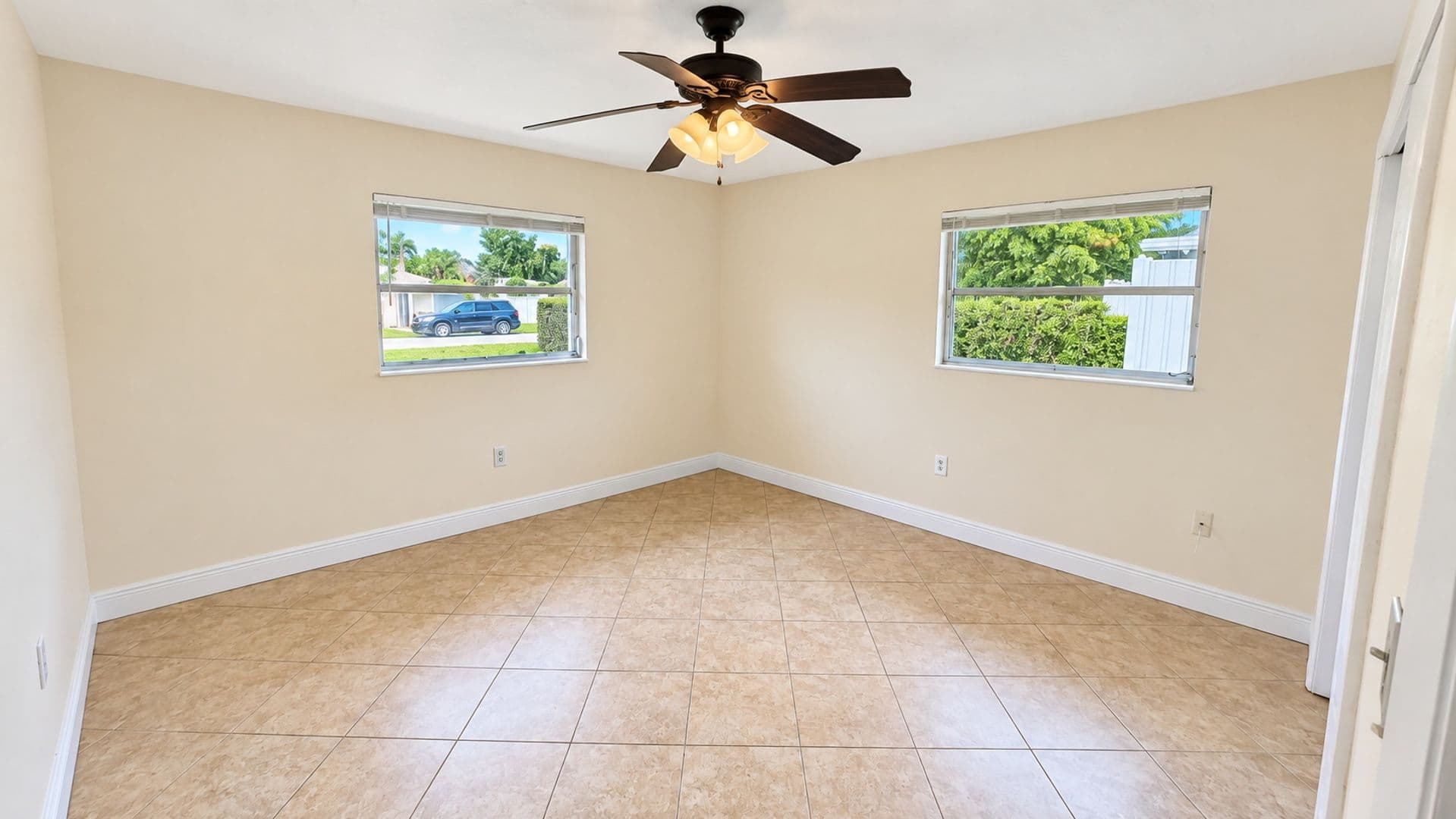 Sarasota House: 6219 Hollywood Blvd.