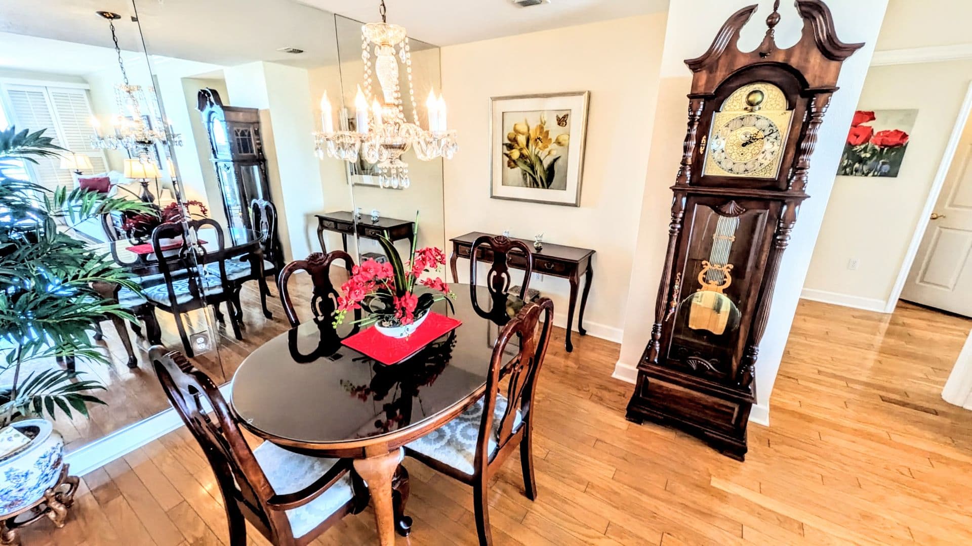Sarasota House: 750 N Tamiami Trl