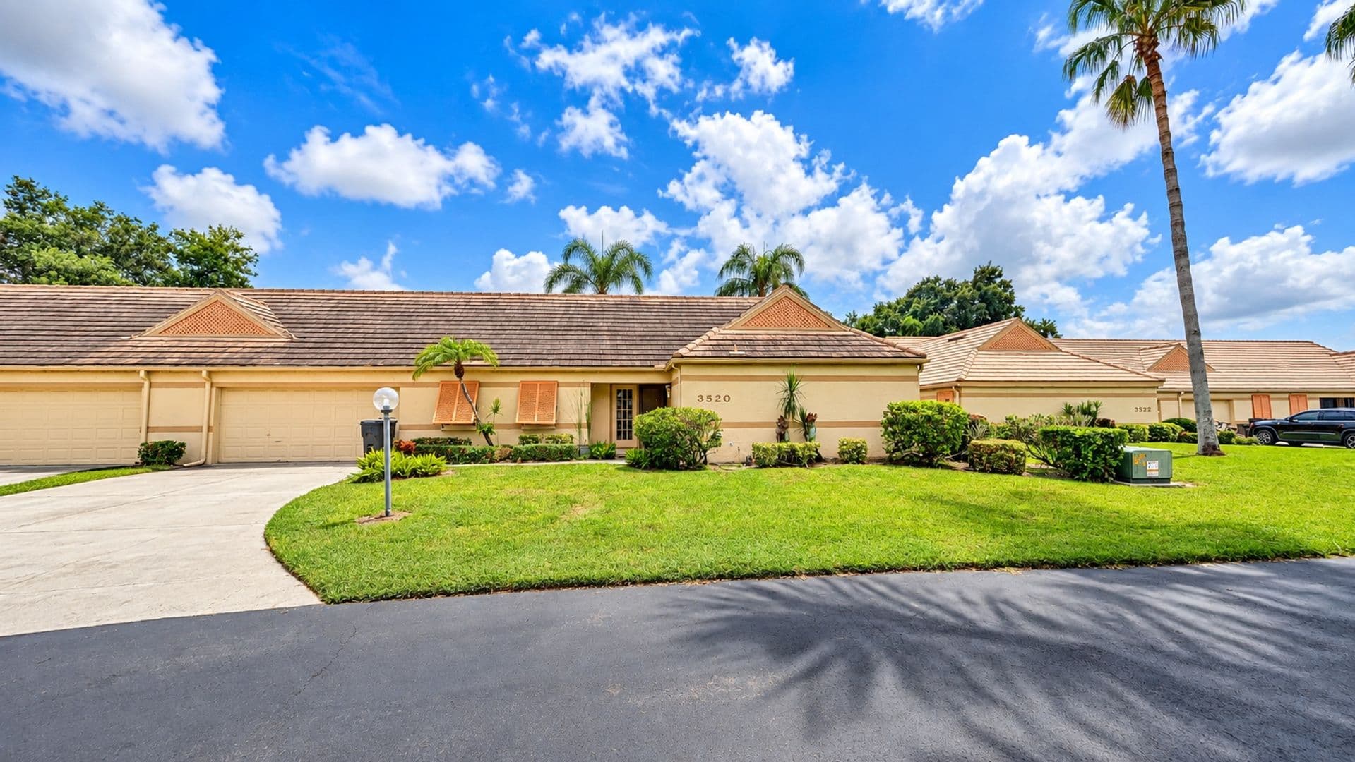 Bradenton House: 3520 57th Ave. Cir. W., Unit 10