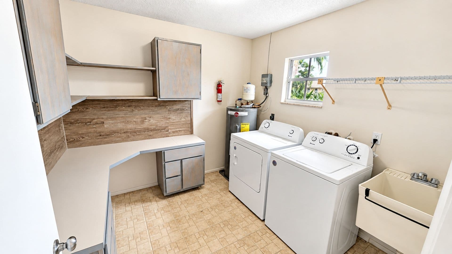 Bradenton House: 3520 57th Ave. Cir. W., Unit 10