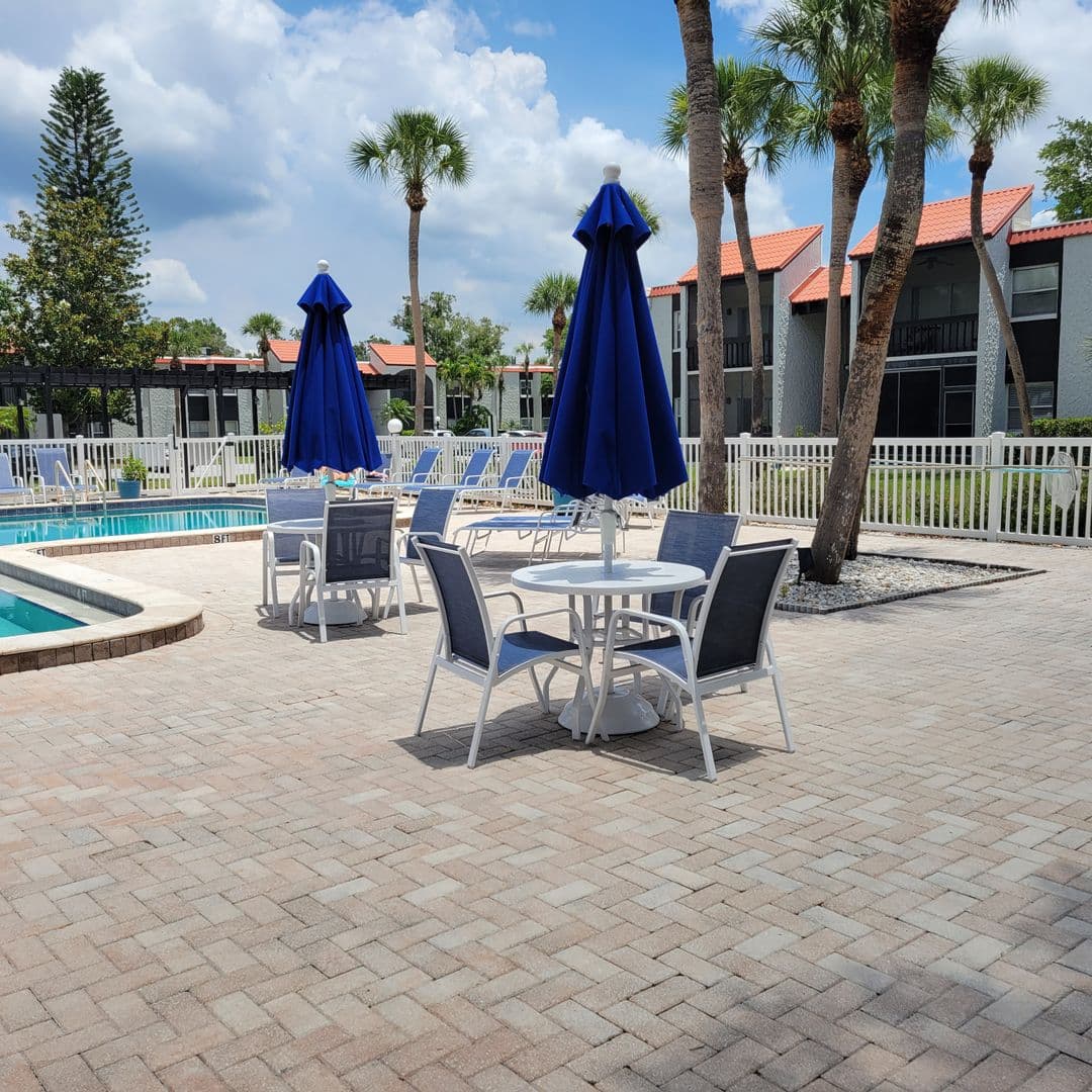 Sarasota House: 3275 Beneva Rd #104