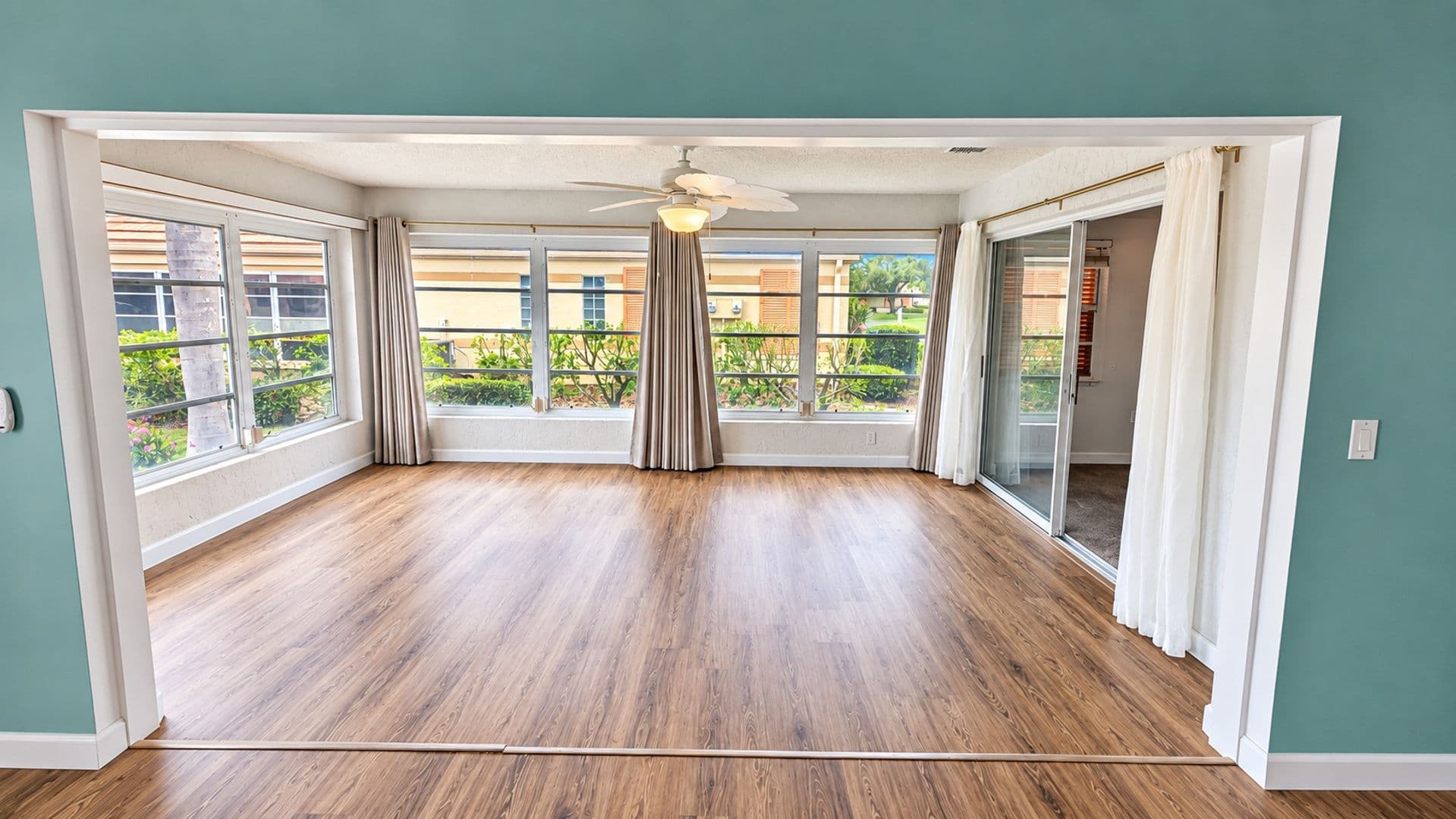 Bradenton House: 3520 57th Ave. Cir. W., Unit 10