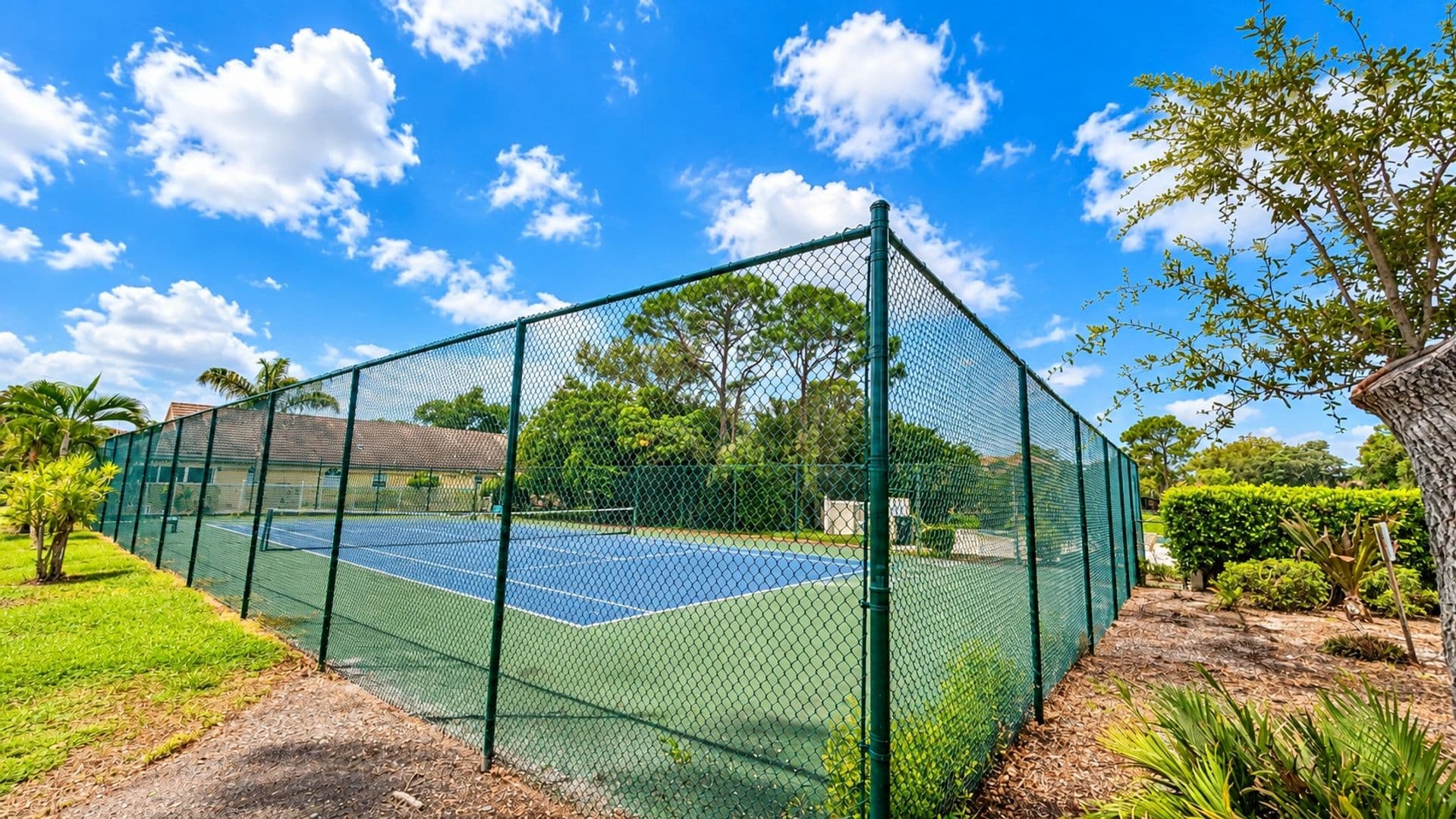 Bradenton House: 3520 57th Ave. Cir. W., Unit 10