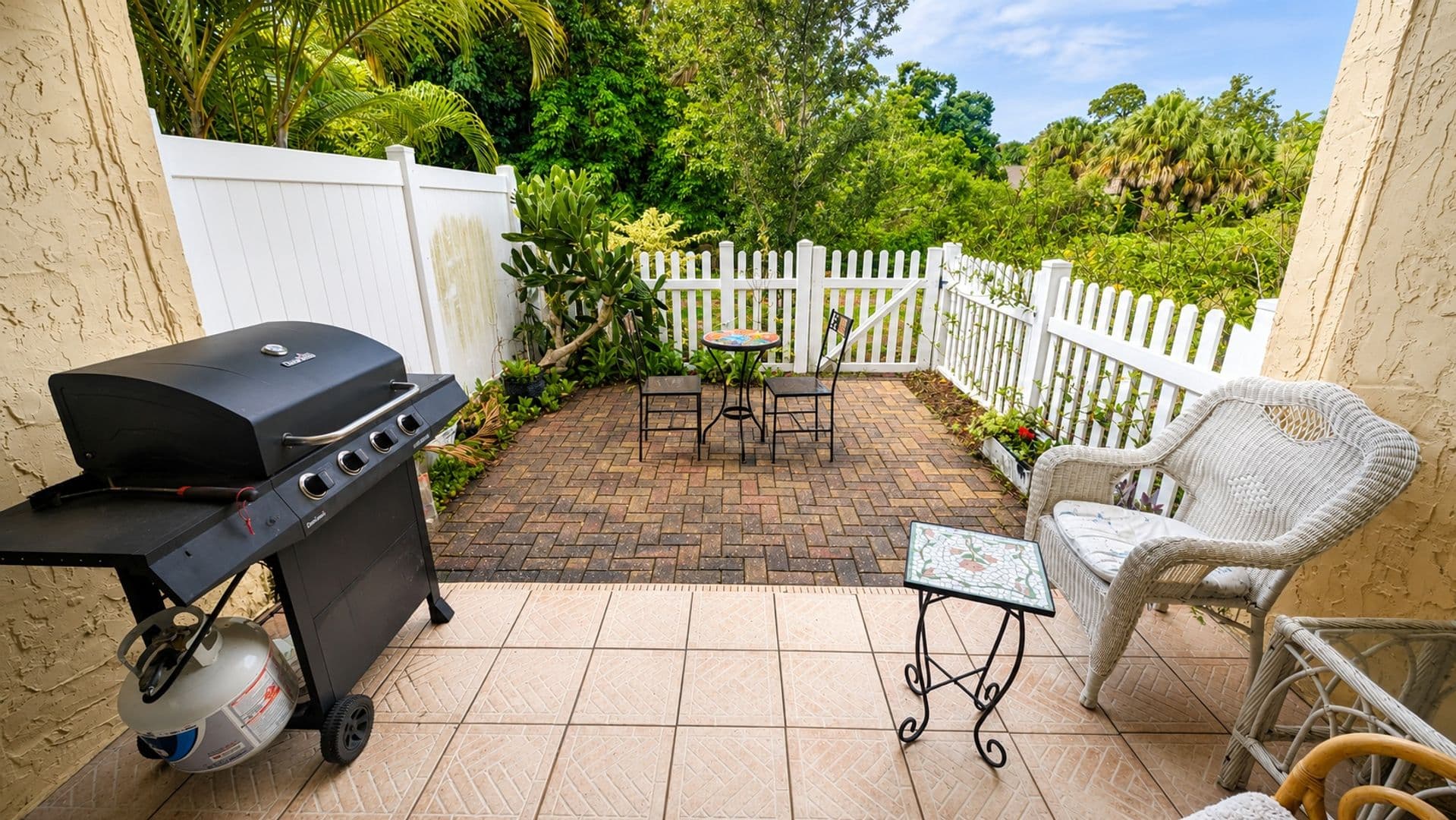 Sarasota House: 3413 Clark Rd. #114