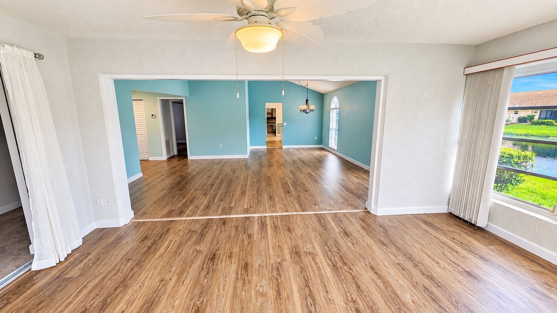 Bradenton House: 3520 57th Ave. Cir. W., Unit 10