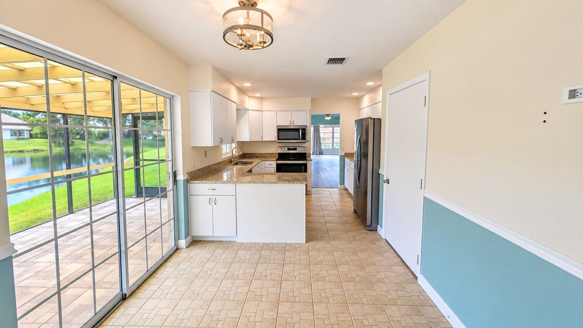 Bradenton House: 3520 57th Ave. Cir. W., Unit 10