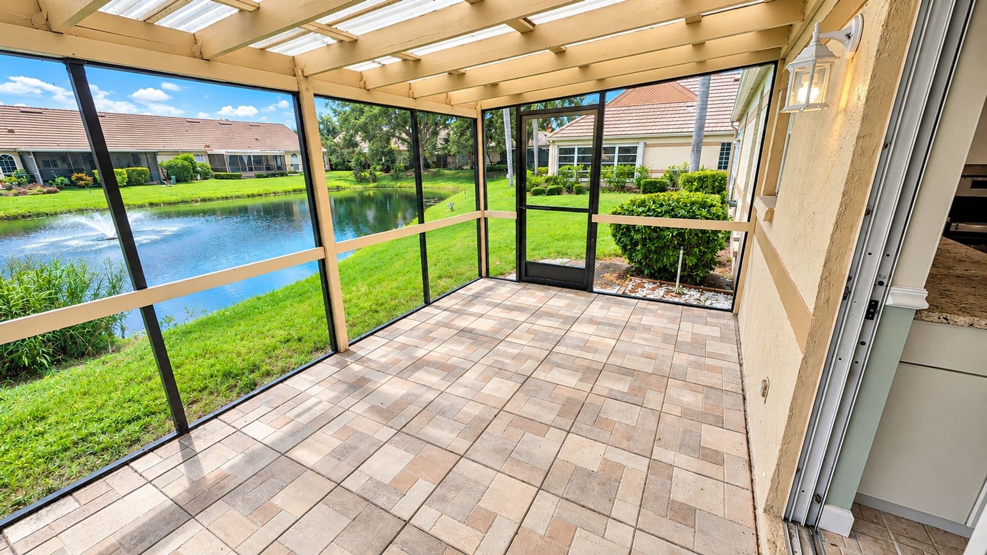 Bradenton House: 3520 57th Ave. Cir. W., Unit 10