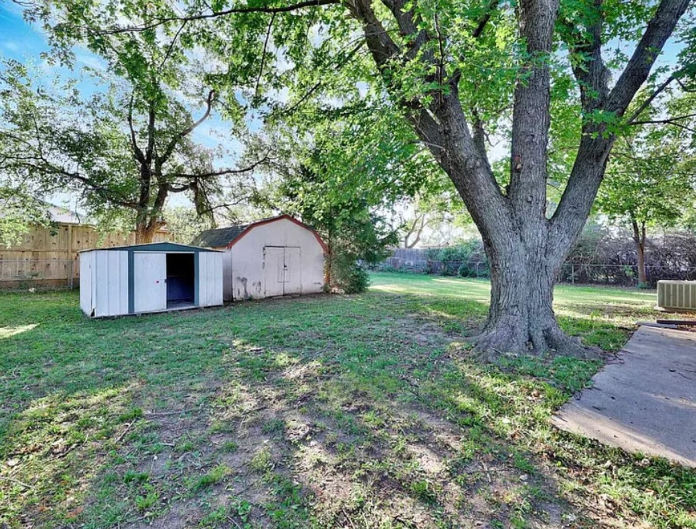Park City House: 6020 N East Park View St