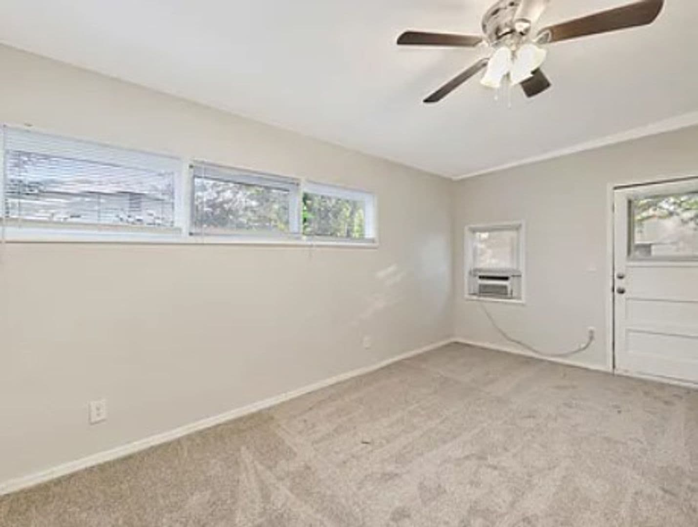 Park City House: 6020 N East Park View St