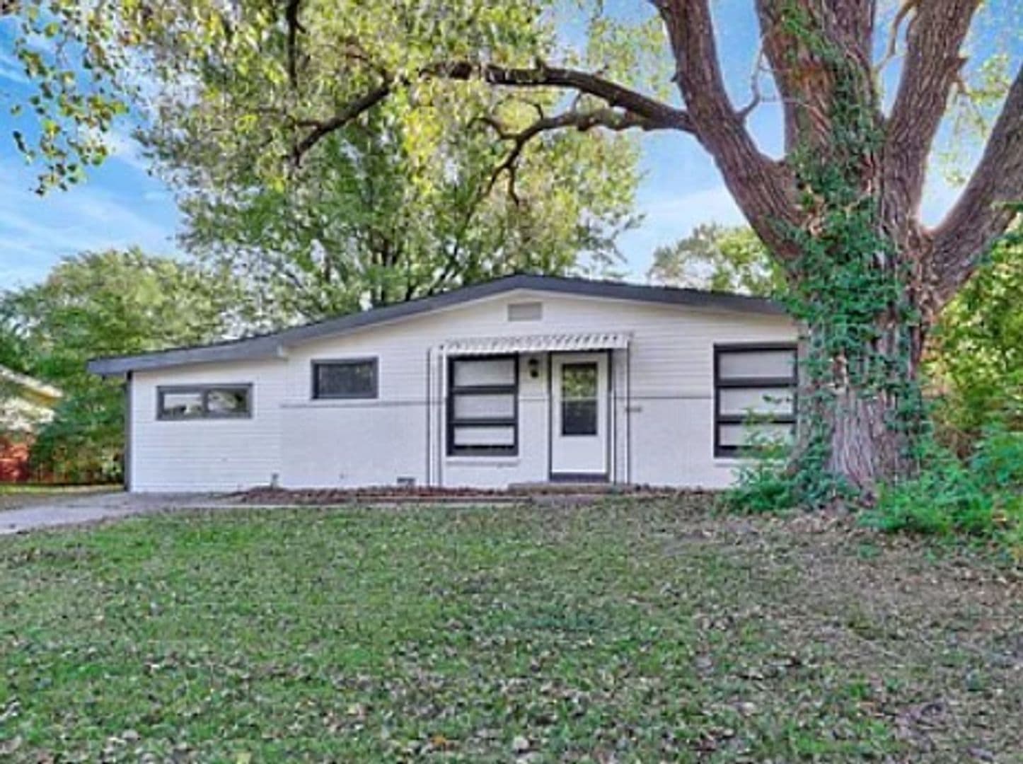 Park City House: 6020 N East Park View St