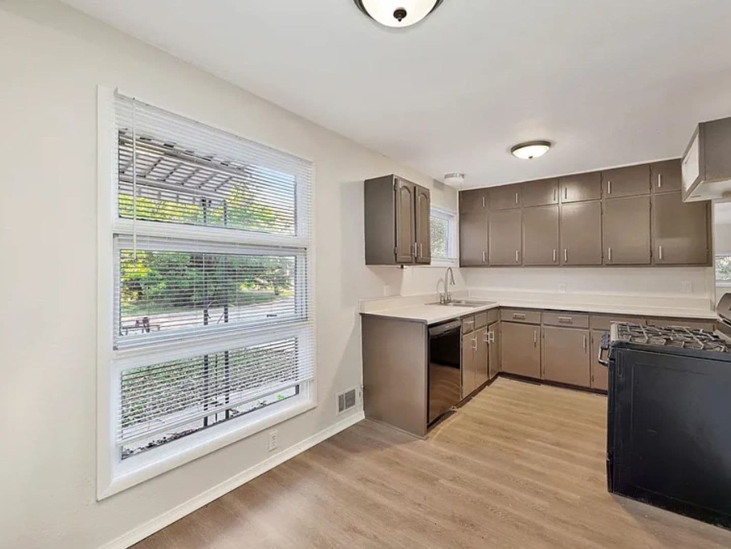 Park City House: 6020 N East Park View St