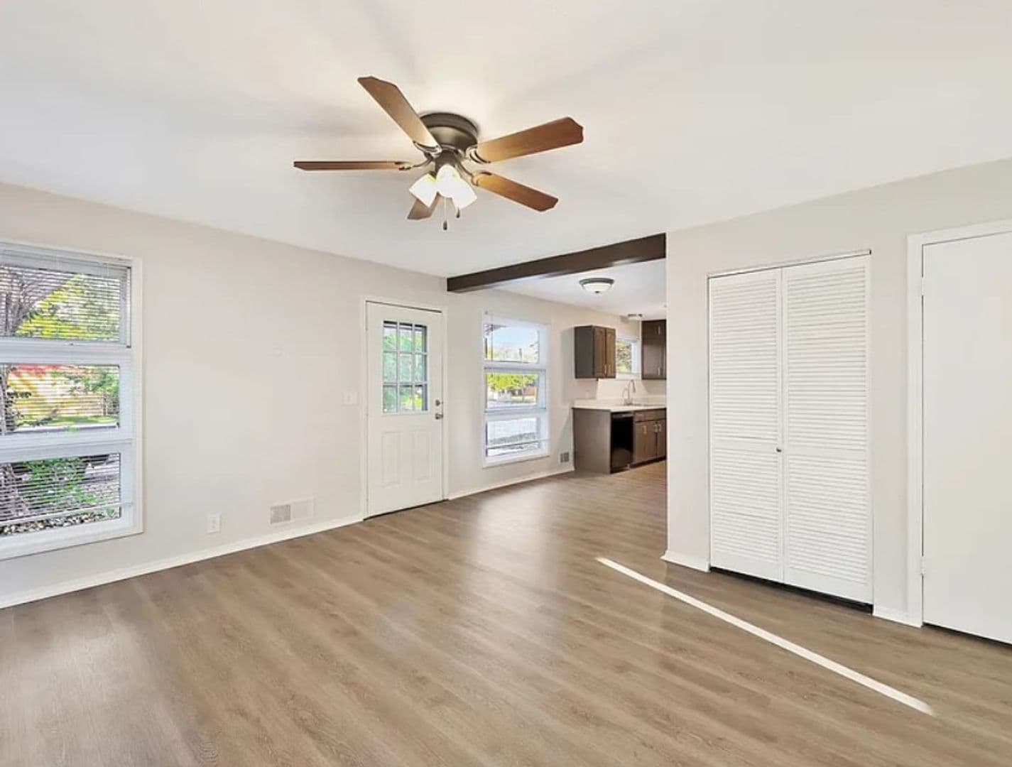 Park City House: 6020 N East Park View St