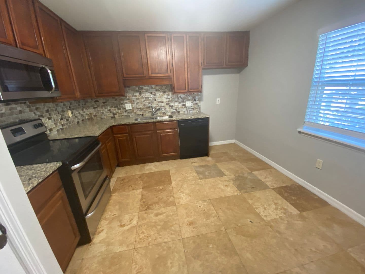 Longwood Apartment: 5210 Clubside Dr