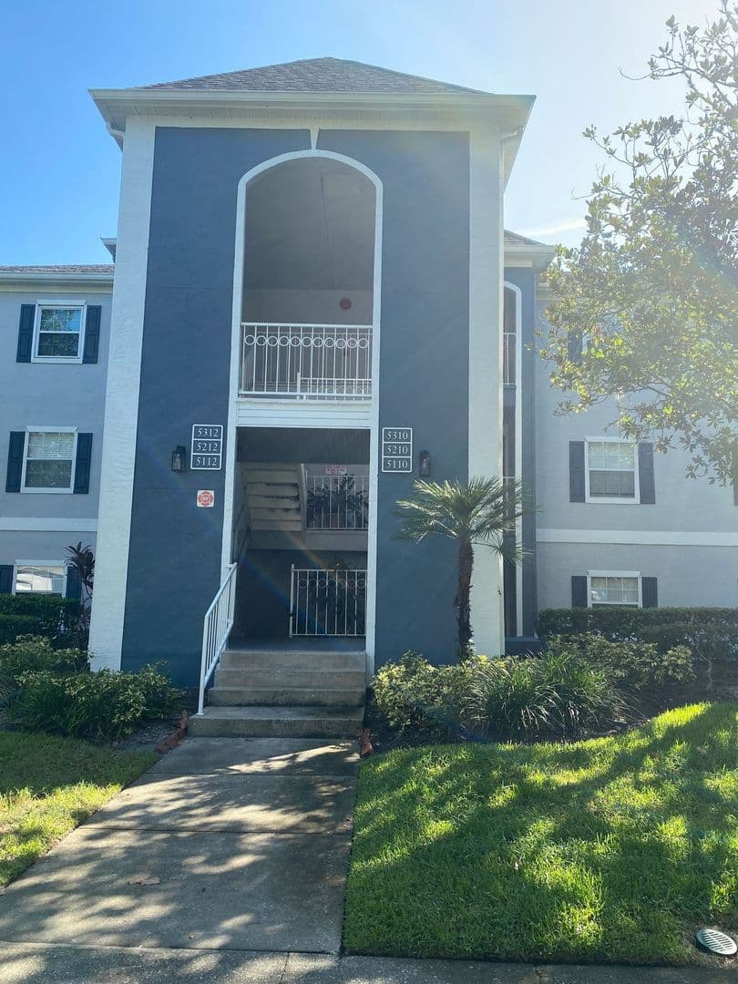 Longwood Apartment: 5210 Clubside Dr
