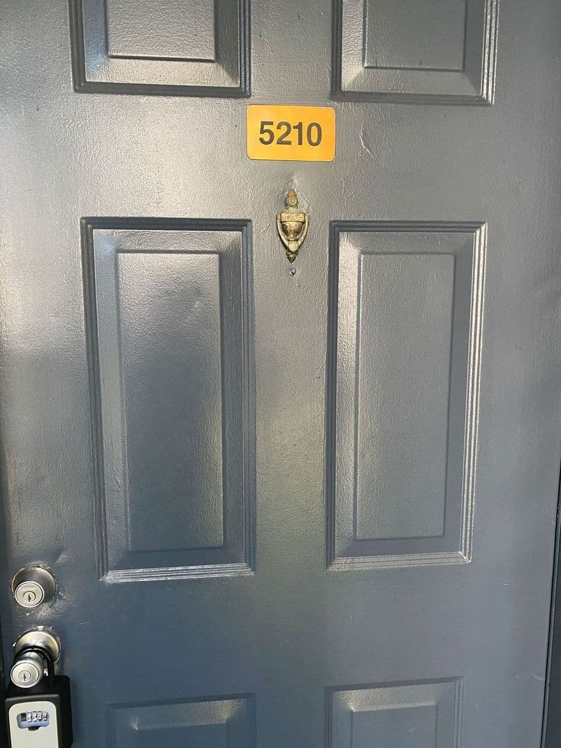 Longwood Apartment: 5210 Clubside Dr