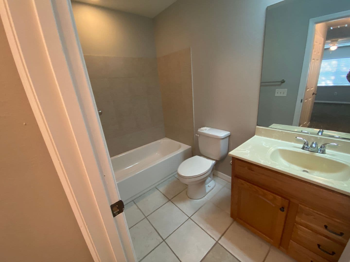 Longwood Apartment: 5210 Clubside Dr
