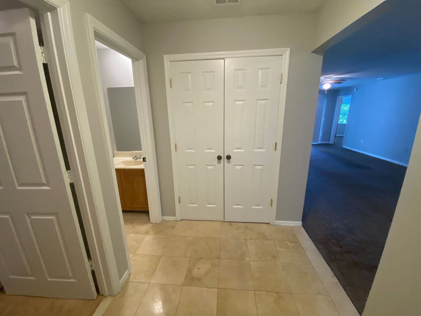 Longwood Apartment: 5210 Clubside Dr