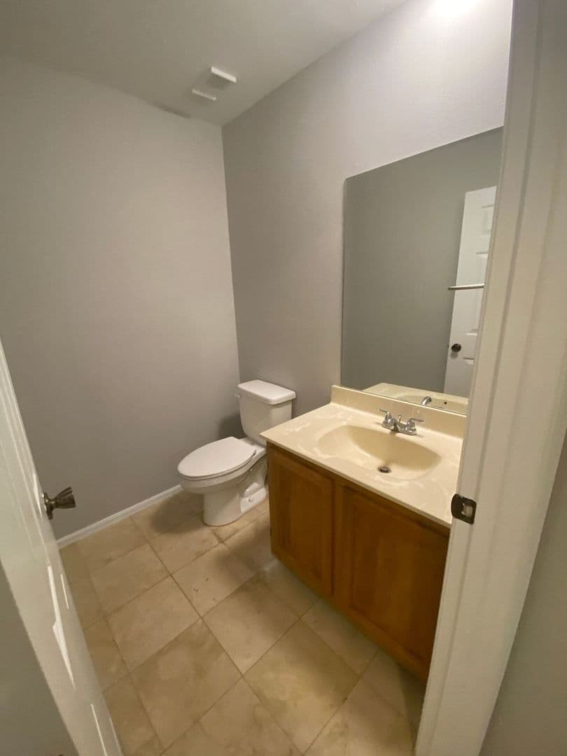 Longwood Apartment: 5210 Clubside Dr