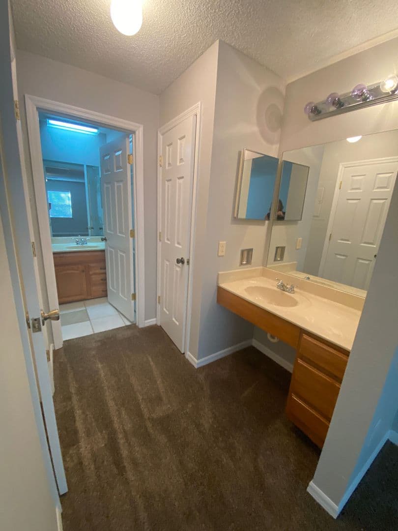 Longwood Apartment: 5210 Clubside Dr