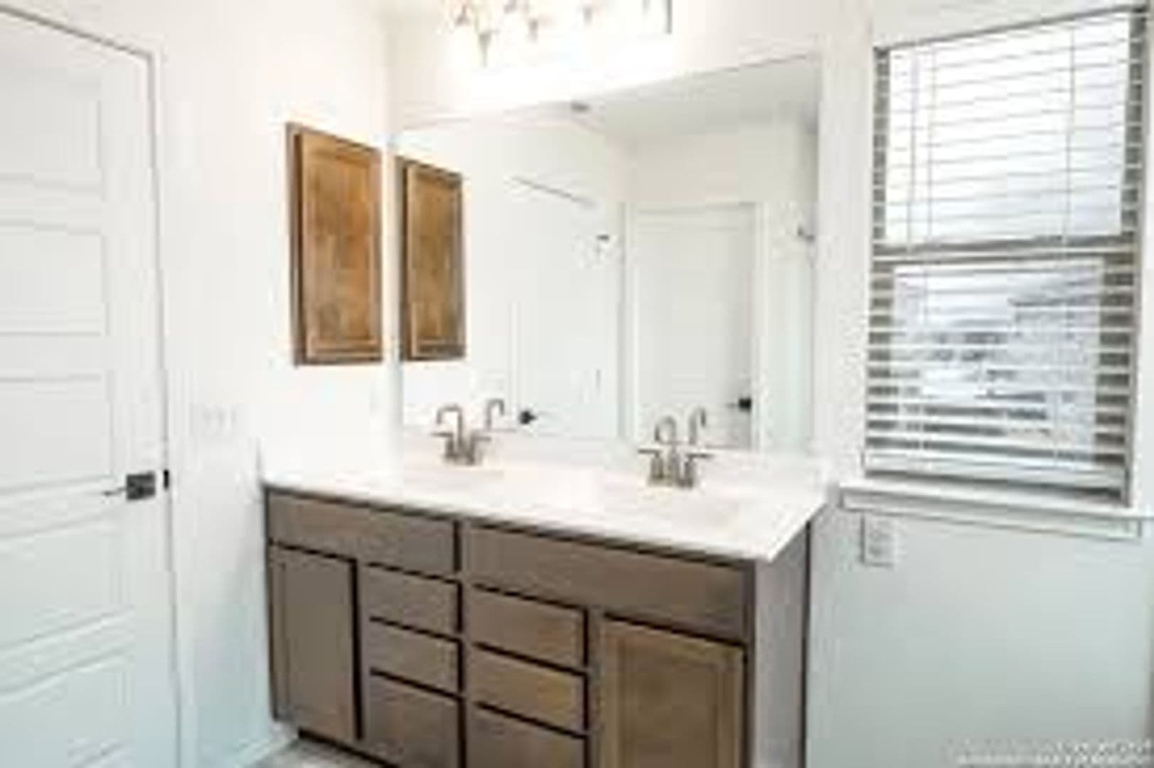 San Antonio House: 5527 Castle Brook Drive