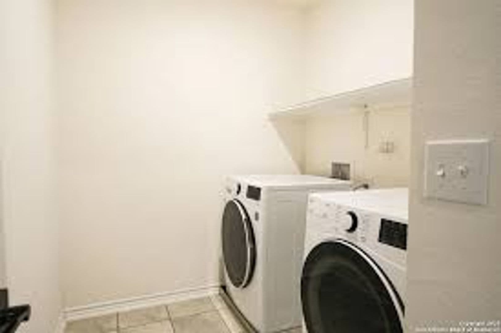 San Antonio House: 5527 Castle Brook Drive