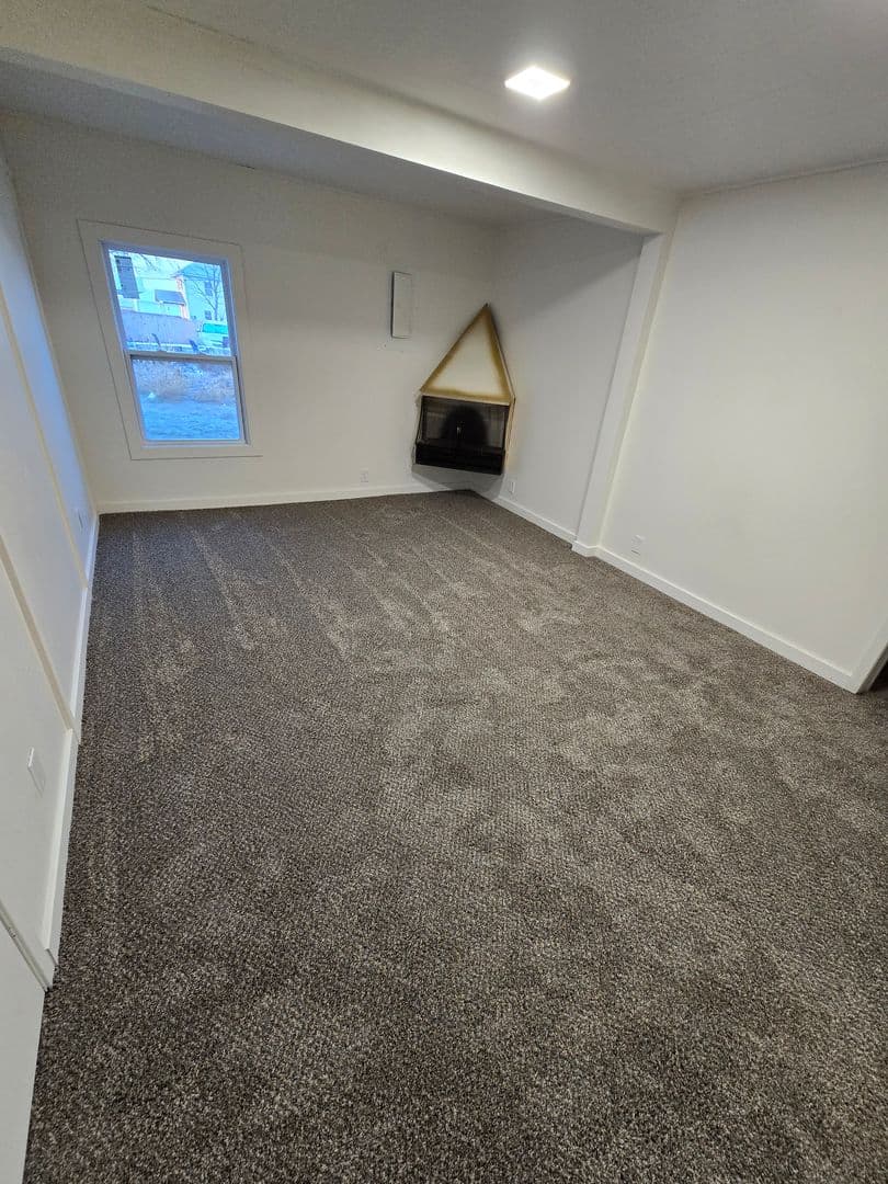 SLOAN Apartment: 110 ALDERSON ST