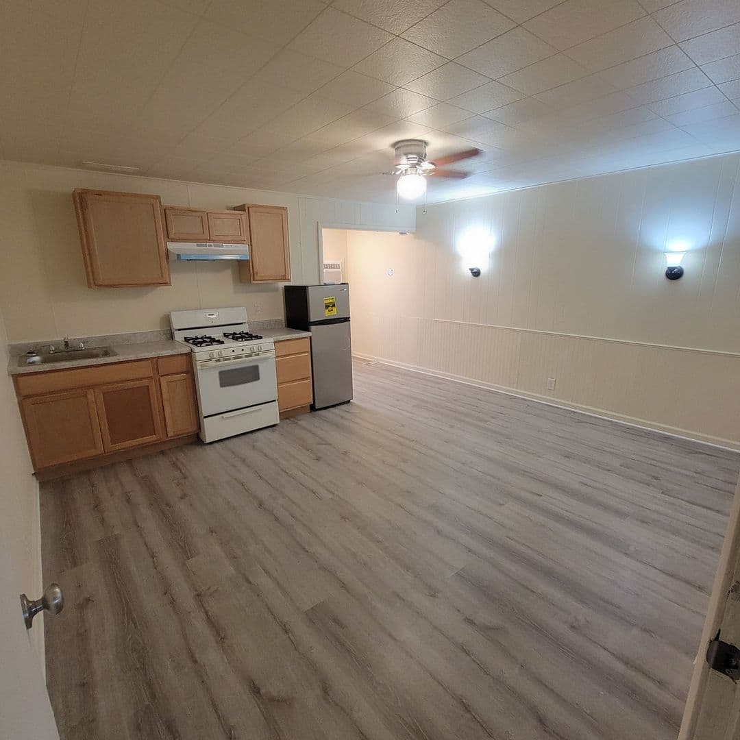 SLOAN Apartment: 110 ALDERSON ST