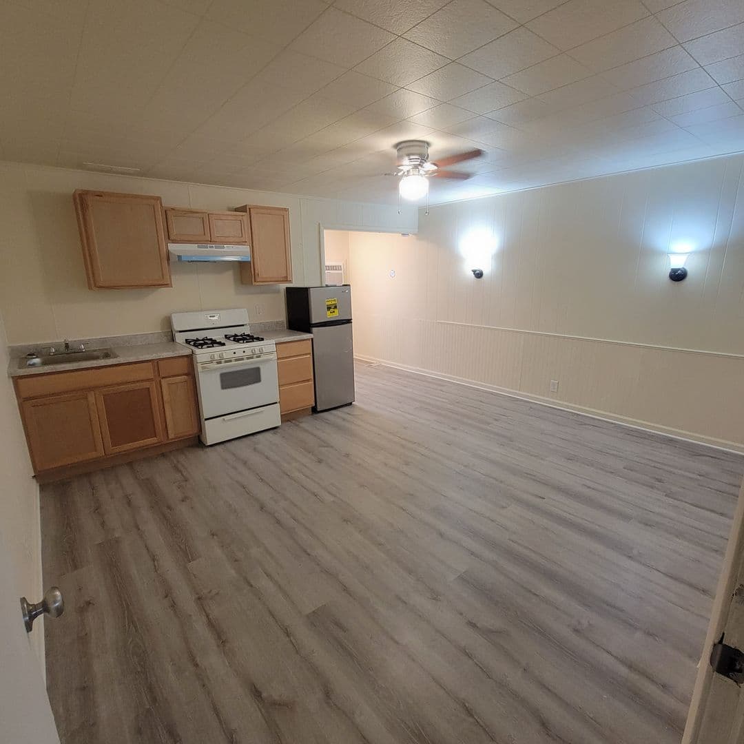 SLOAN Apartment: 110 ALDERSON ST