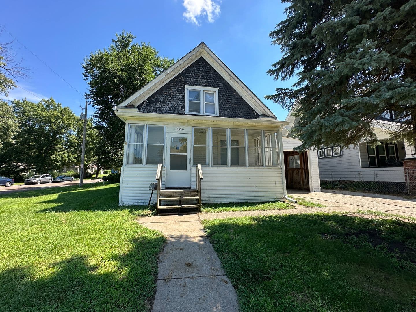 Sioux City House: 1820 Ross St