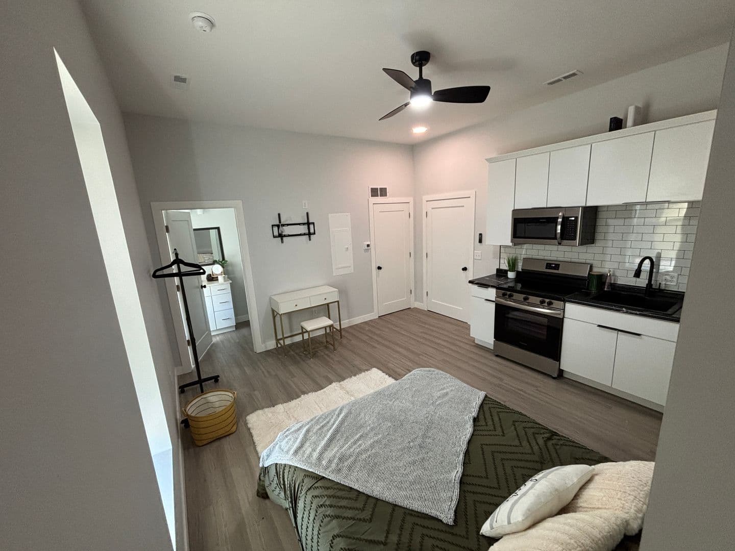 Onawa Apartment: 800 Iowa Ave