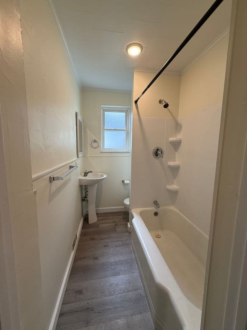 Pittsburgh Apartment: 5 Sterling St Floor 2