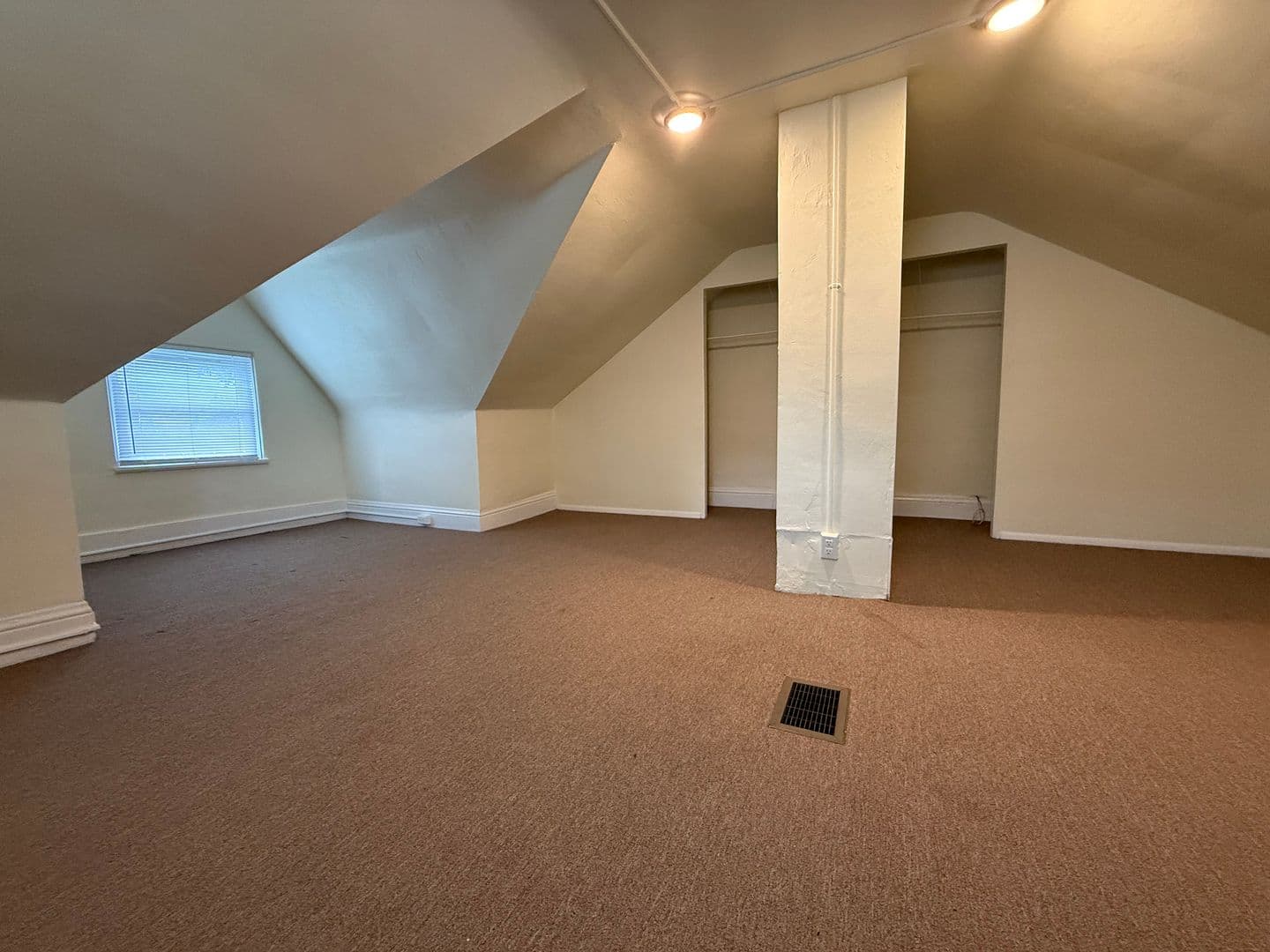 Pittsburgh Apartment: 5 Sterling St Floor 2